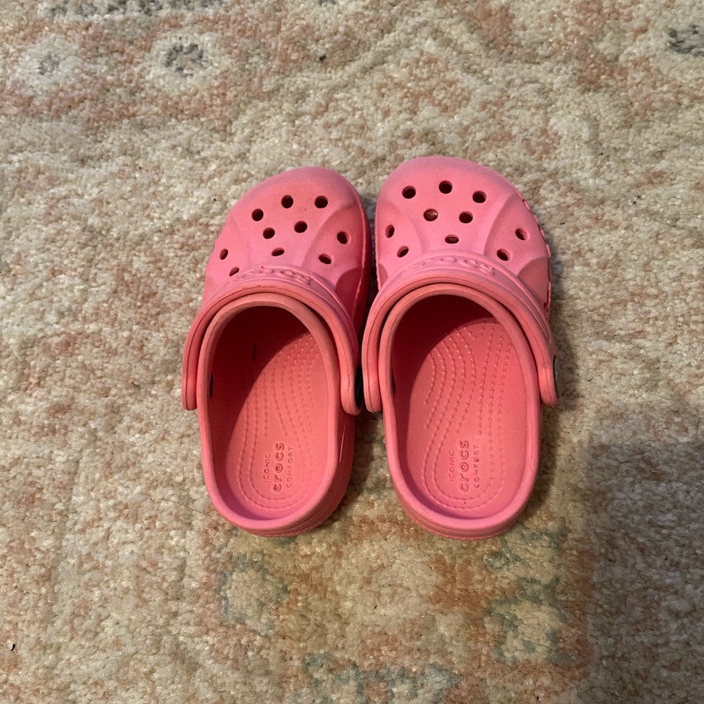Toddler Crocs Shoes size 7. Pink